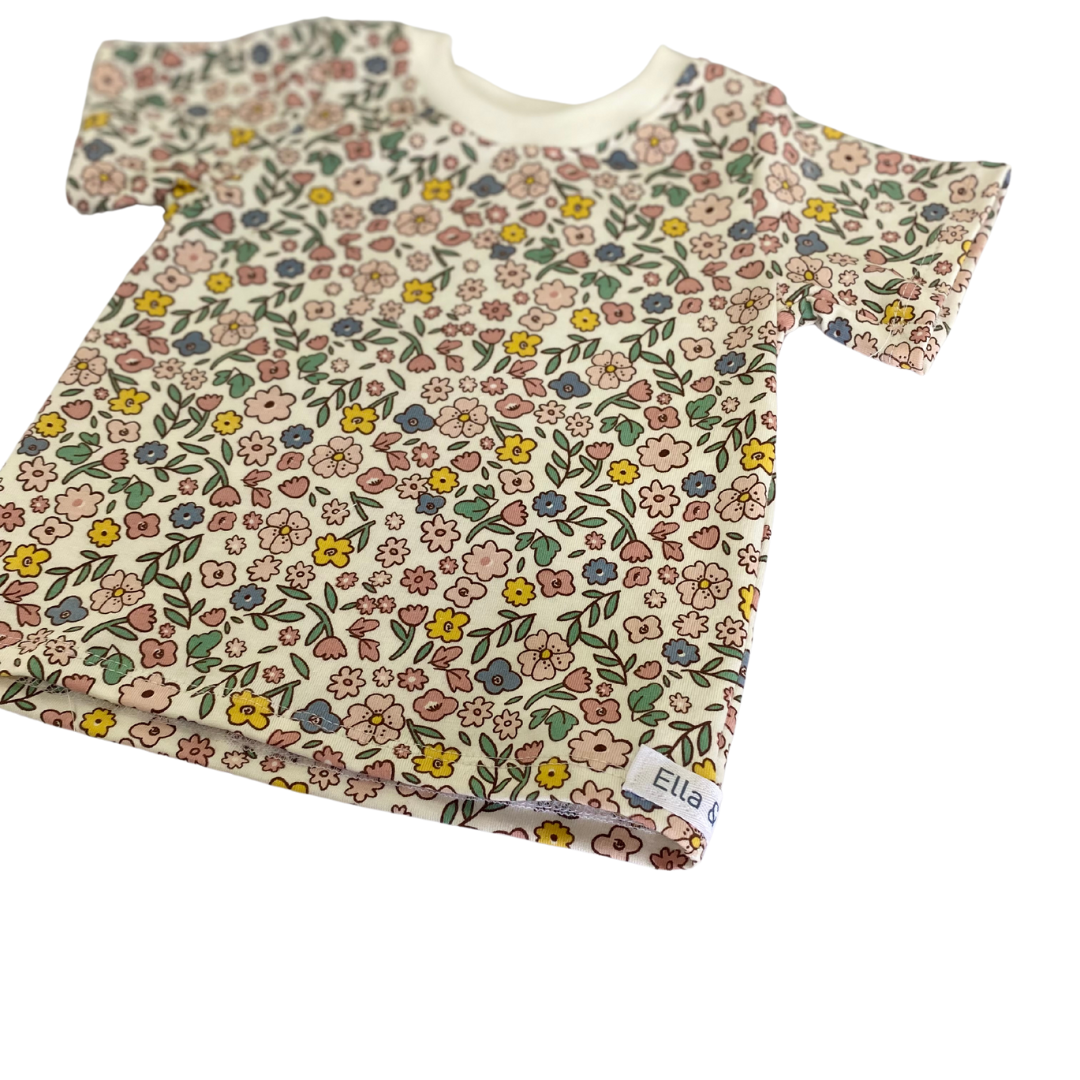 T-Shirt - Pretty in Floral